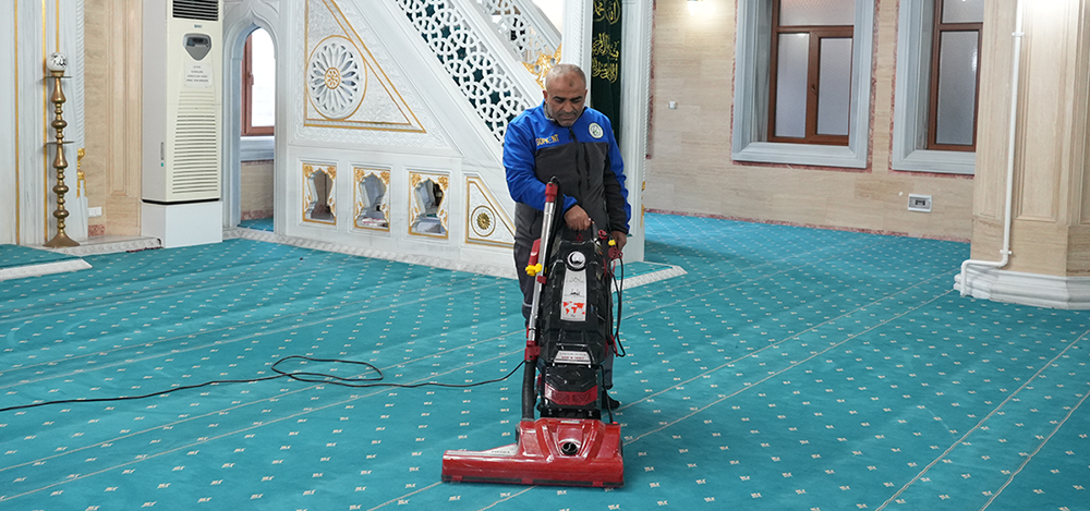 Gaziosmanpaşa Belediyesi, İbadethaneleri Özenle Temizliyor