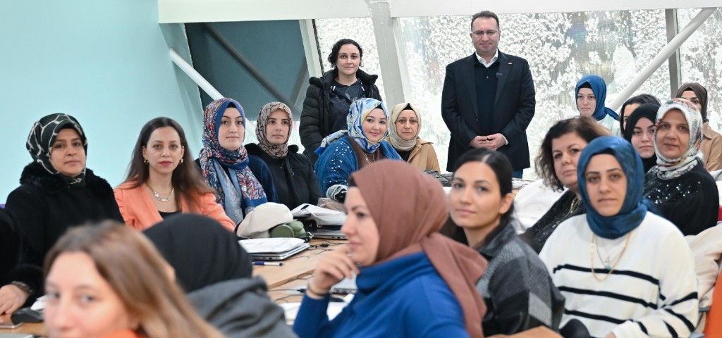 Gaziosmanpaşa’da Annelere "Teknoloji Eğitim Sertifikası" Verildi